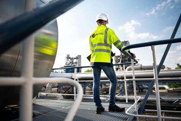 Bild vergrößern: Worker on Site